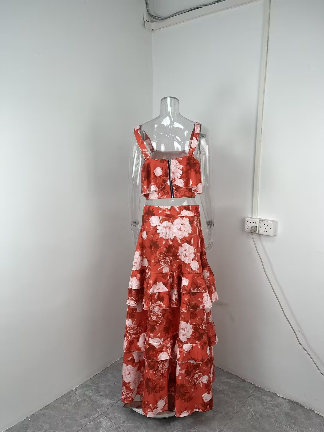 Elegant and Slim Ruffle Edge Cake Skirt Set