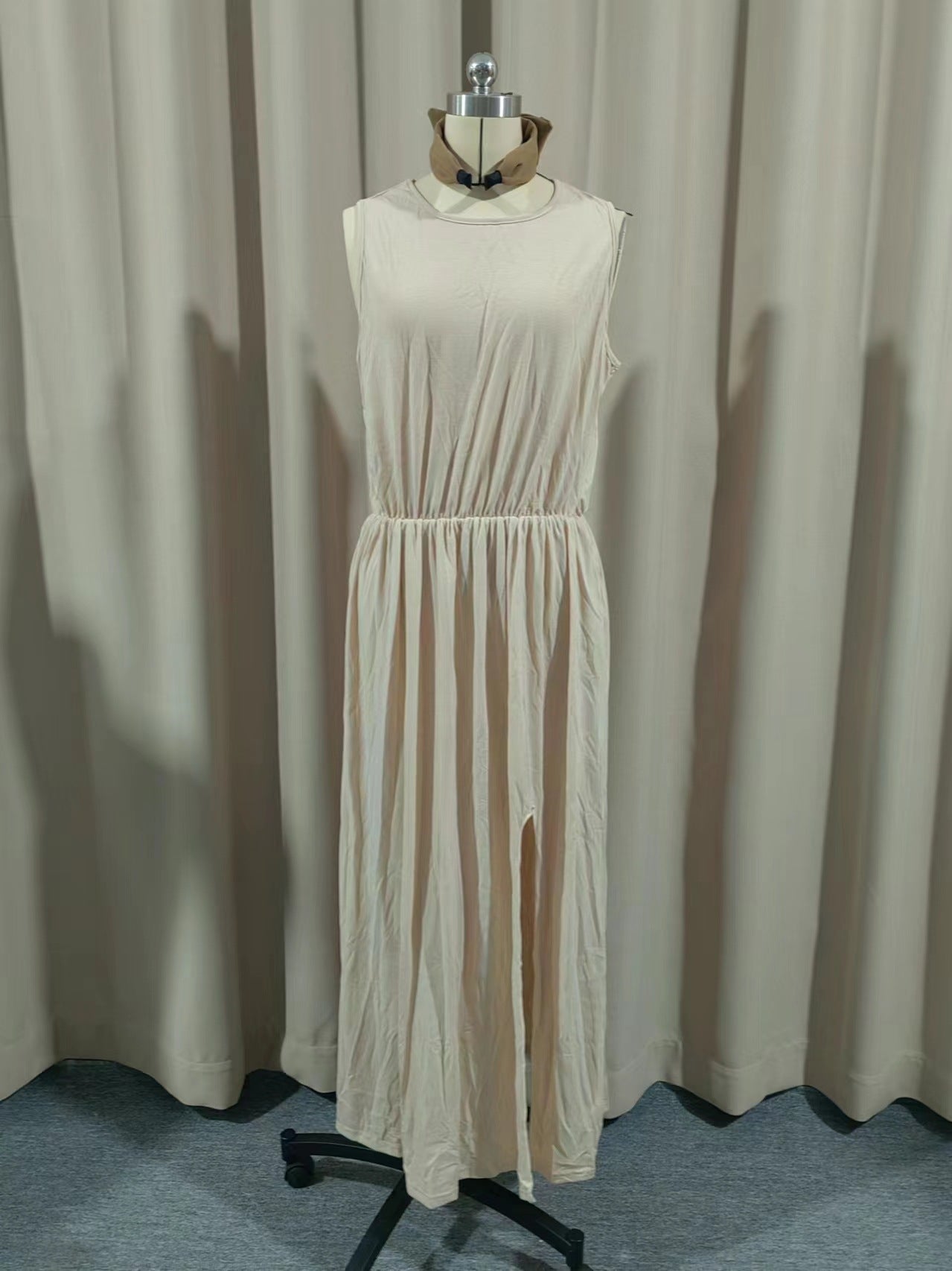 Solid Color Round Neck Sleeveless Lantern Split Dress